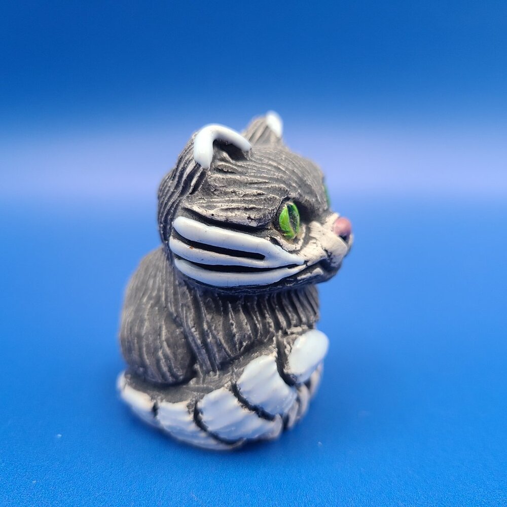 Hand Sculpted Signed Studio Art Pottery Grey Clay Cat Figurine Green Eyes 2"High - Picture 6 of 9
